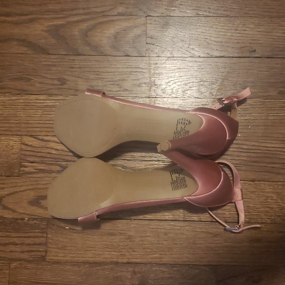 Pink satin heels..size 8.5 NWOT - Picture 4 of 4